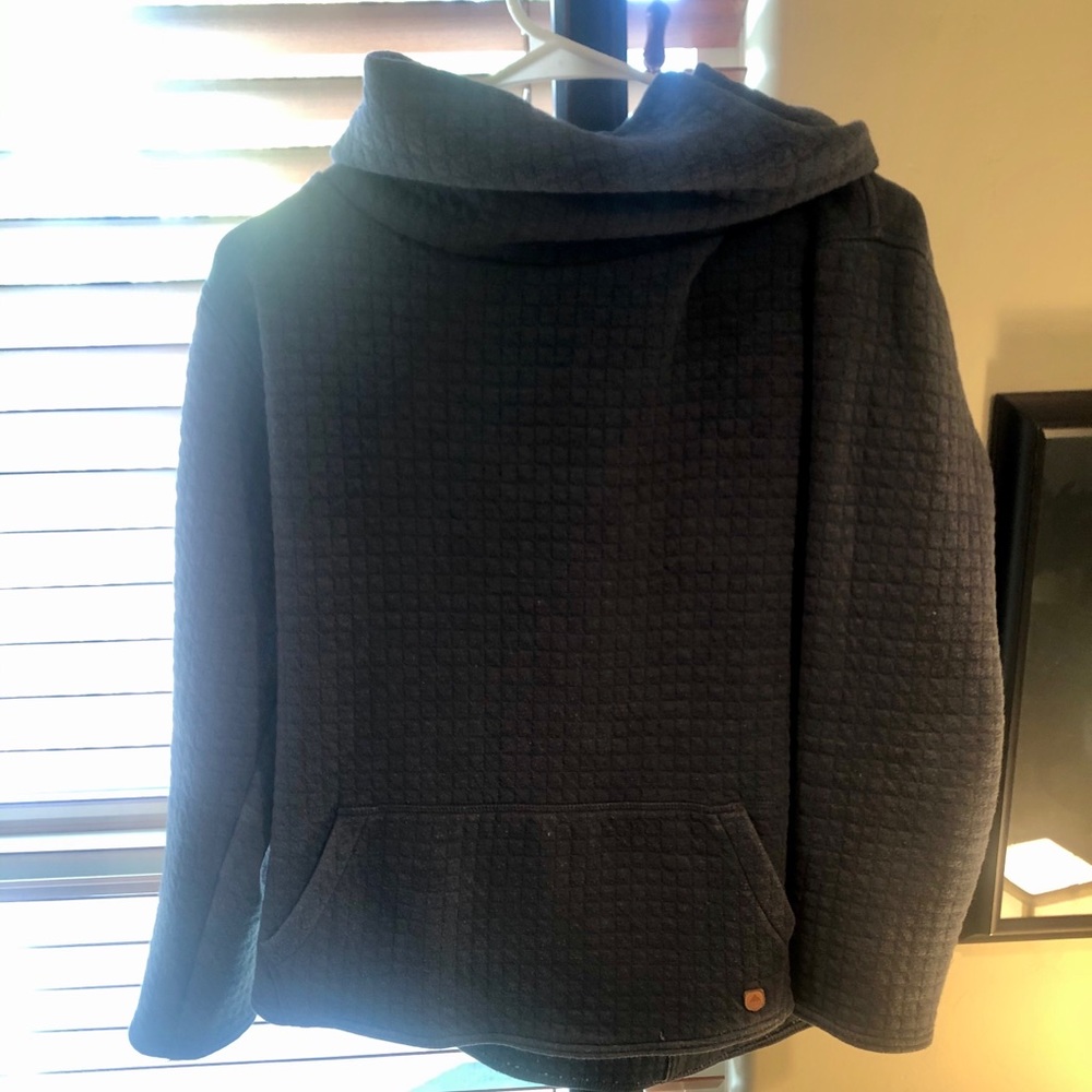 Burton Quilted Cowel neck sweatshirt